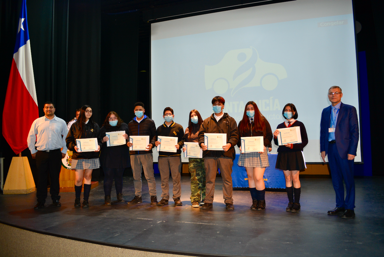 Curso de conducción a alumnos de colegios en Angol